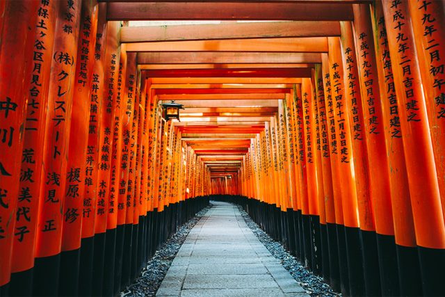 京都で一番人気の観光スポット・伏見稲荷大社