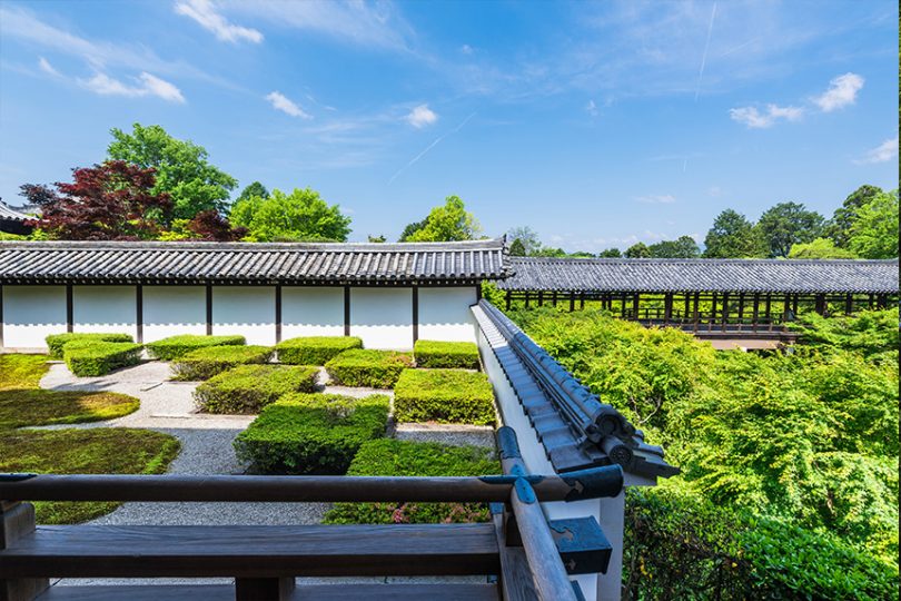 市松模様の庭園と通天橋のある東福寺